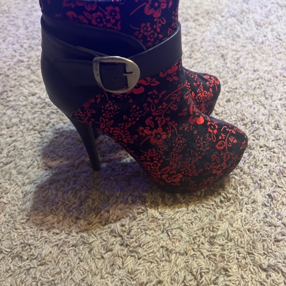 Show story high heel booties - Picture 4 of 6